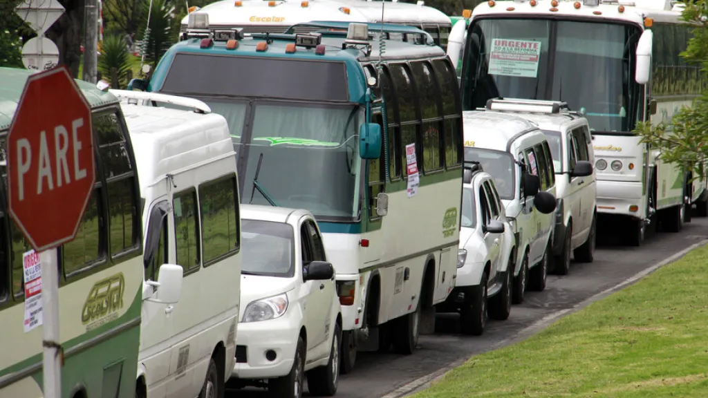 Defensoría advierte vulneración de los derechos de menores en rutas escolares