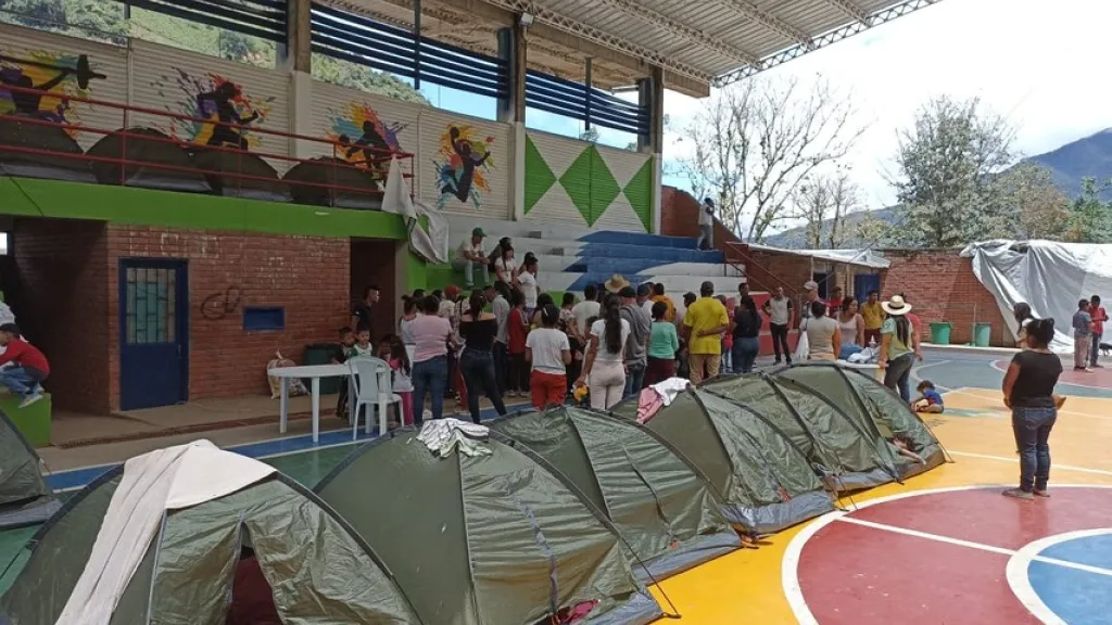 Ordena planes de choque contra el desplazamiento