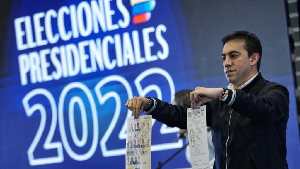 Alexander Vega, registrador nacional