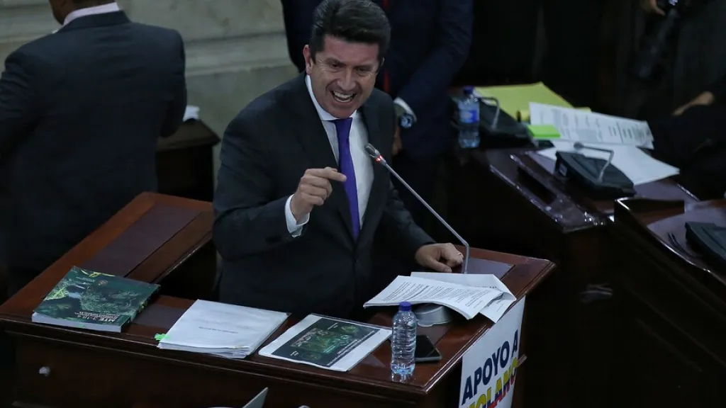 Moción de censura contra Mindefensa