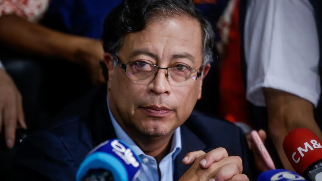 Gustavo Petro defiende el ‘fast track’ en el Congreso