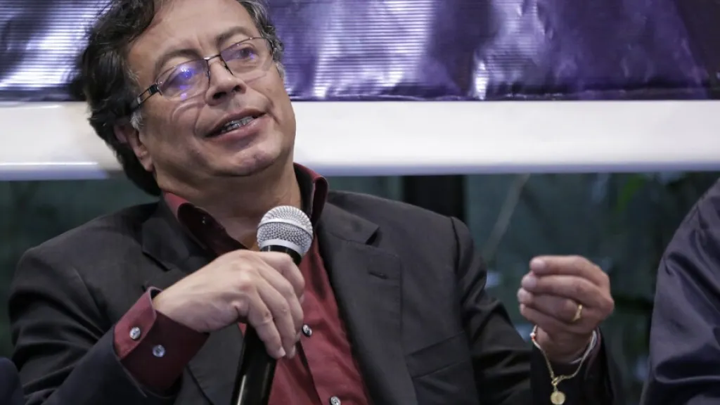 Polémica Petro y registrador Vega: "Registraduría está parcializada"