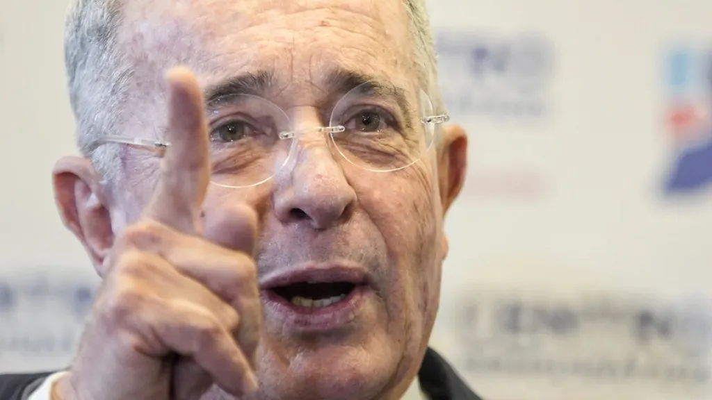 Álvaro Uribe rindió interrogatorio ante la Fiscalía