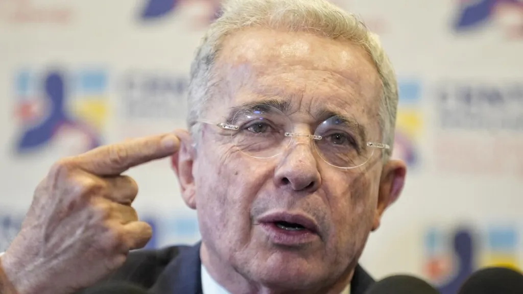 Álvaro Uribe expuso sus reparos a la reforma pensional de Petro