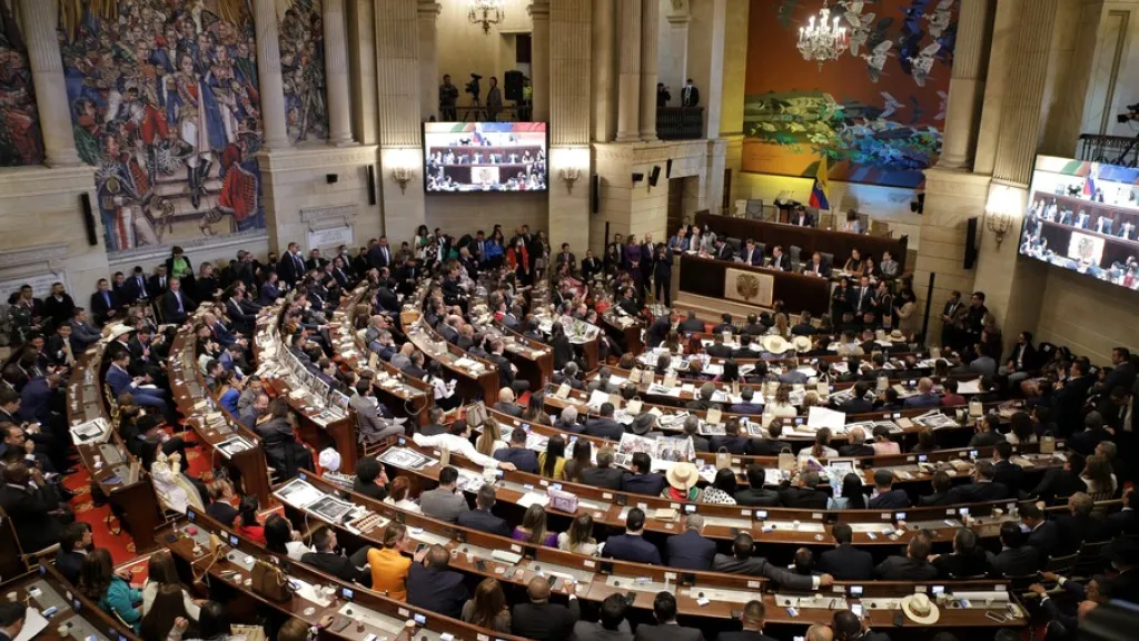 Representantes de la Cámara tendrán que entregar sus camionetas