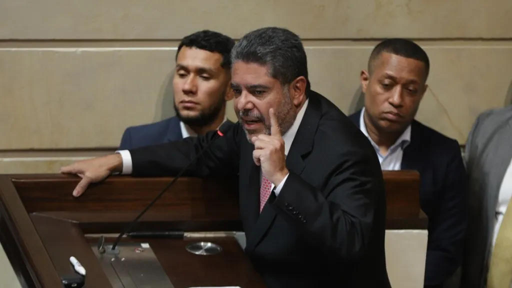 Contralor dice que no perseguirá a opositores del Gobierno Petro