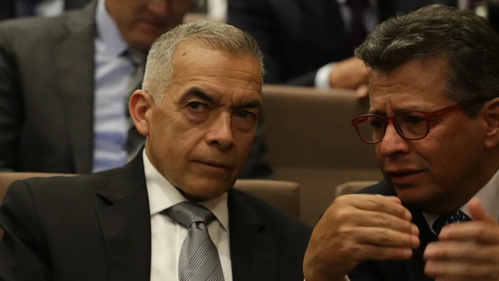 Absuelven al exgeneral Atehortúa por presunta corrupción