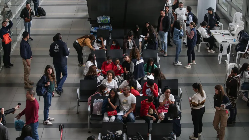 Segundo vuelo de colombianos deportados | Título 42 en Estados Unidos