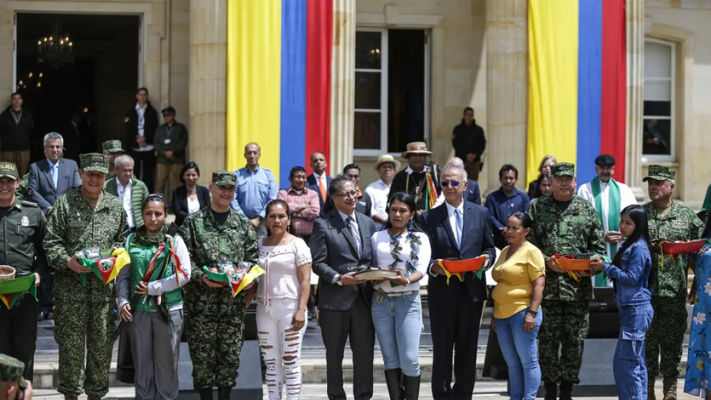 Condecoraron a Drugia, madre de Wilson, el perro rescatista | Gobierno Nacional 