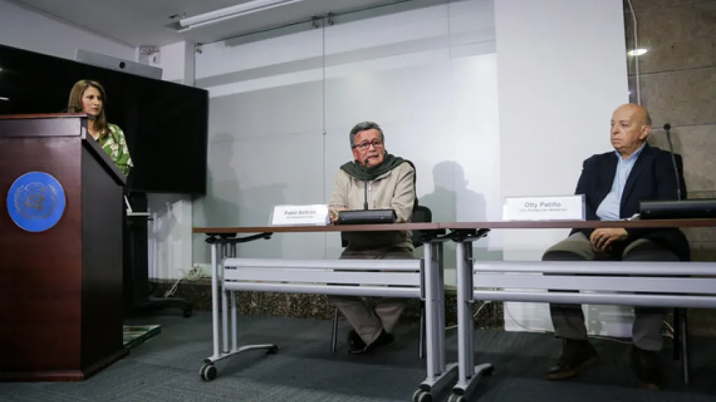 Delegaciones del gobierno y Eln instalan mesa de diálogos interciclo en Bogotá