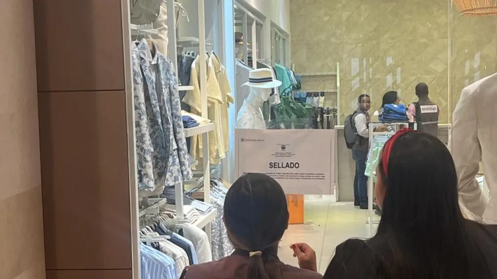 Cartagena mujer esposada | Sellan tiendan Jon Sonen