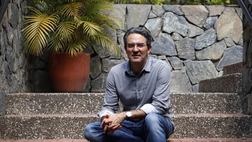Libros imperdibles Juan Gabriel Vásquez: El ruido de las cosas al caer y más