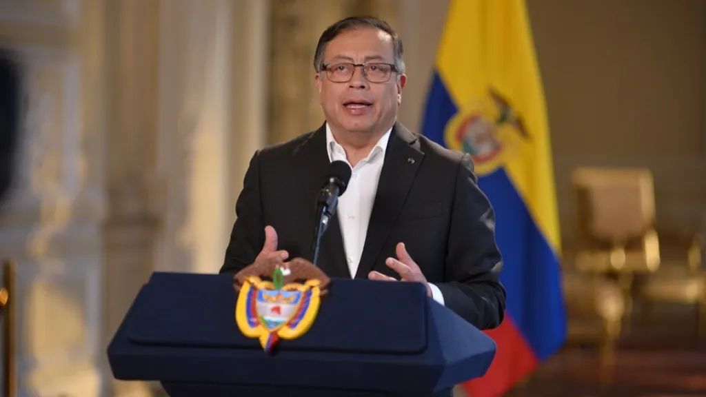 Petro suspende cese del fuego con las disidencias
