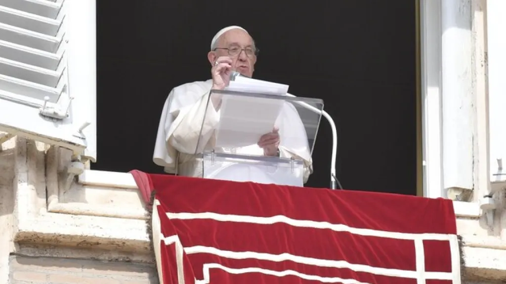 ¿Las personas transgénero pueden ser bautizadas? Esto dijo el Vaticano