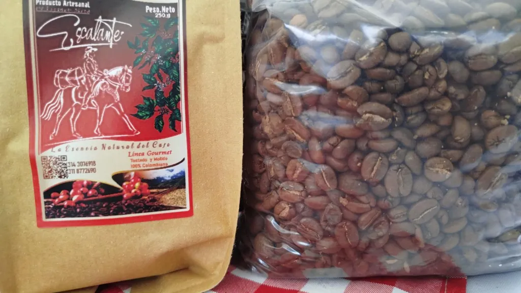 Meta familias campesinas elaboran vino de café y cacao