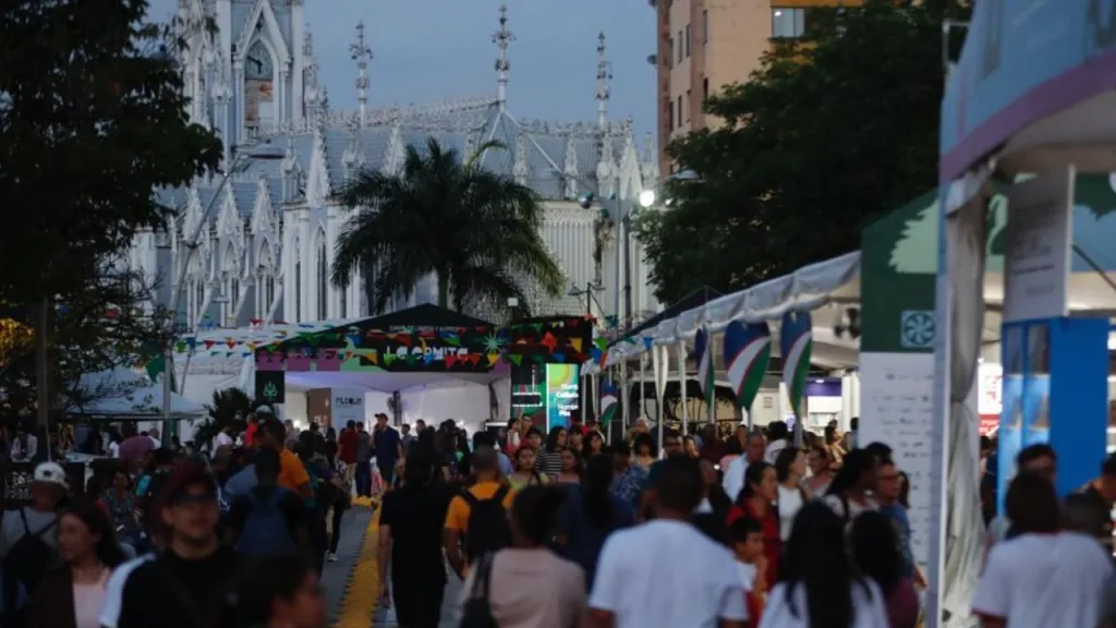 CaliLee 2026 continúa hasta el 2 de noviembre con invitados como Dolores Reyes y Junot Díaz, además de presentaciones y actividades culturales.