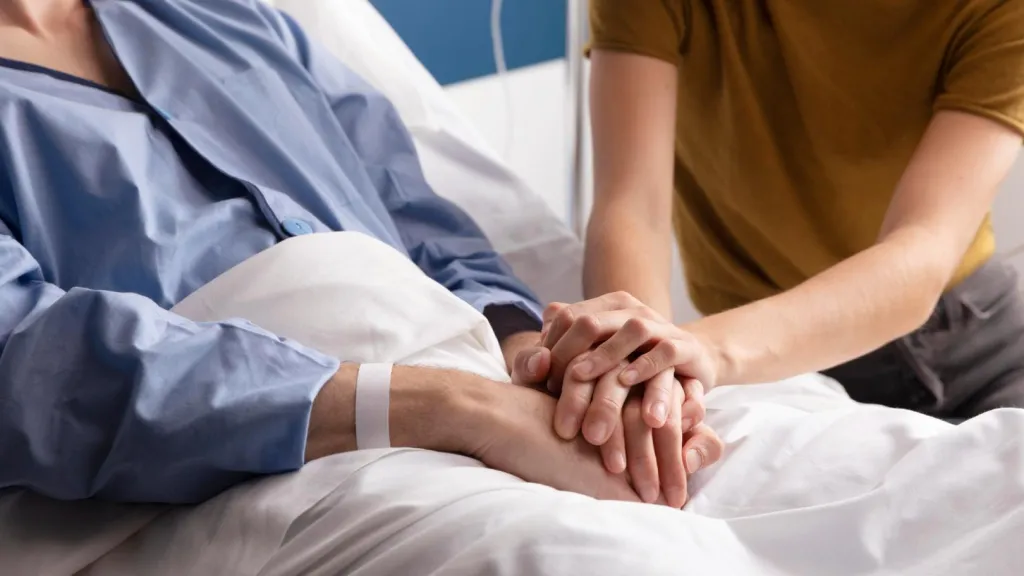 La norma del Gobierno actualiza reglas sobre eutanasia, cuidados paliativos y decisiones médicas, con énfasis en autonomía y calidad de vida del paciente. 