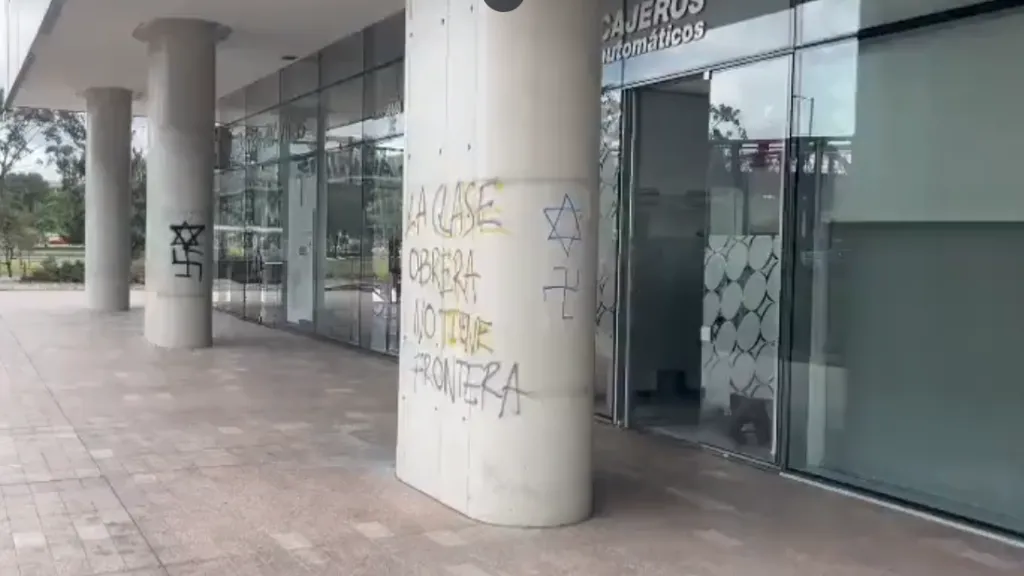 Encapuchados vandalizan embajada de Israel en Bogotá