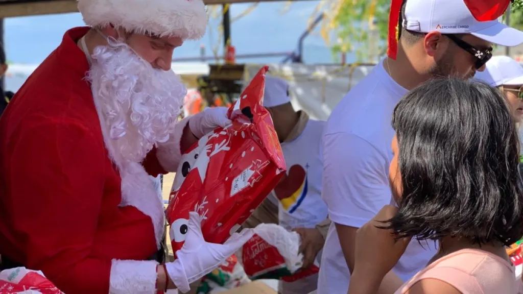 Entrega de regalos en Mitú
