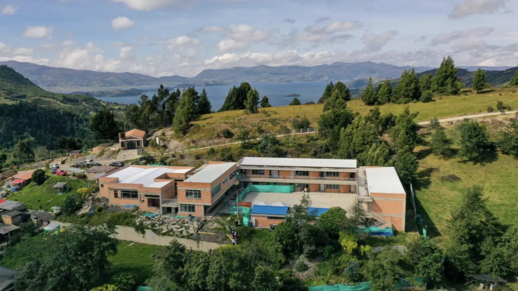 Cali avanza fortalecimiento colegios públicos 