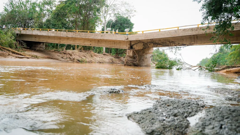 Colapso del puente de Mendihuaca instalarán paso provisional