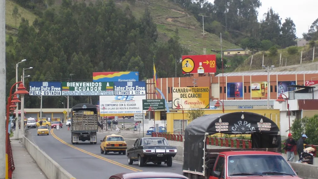Colombia impone "aranceles inteligentes" de hasta 75 % a 191 productos de Ecuador tras medidas de Noboa
