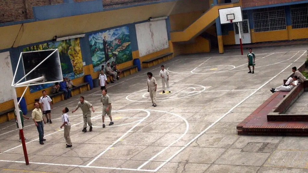 Justicia juvenil en Colombia: errores derechos de adolescentes