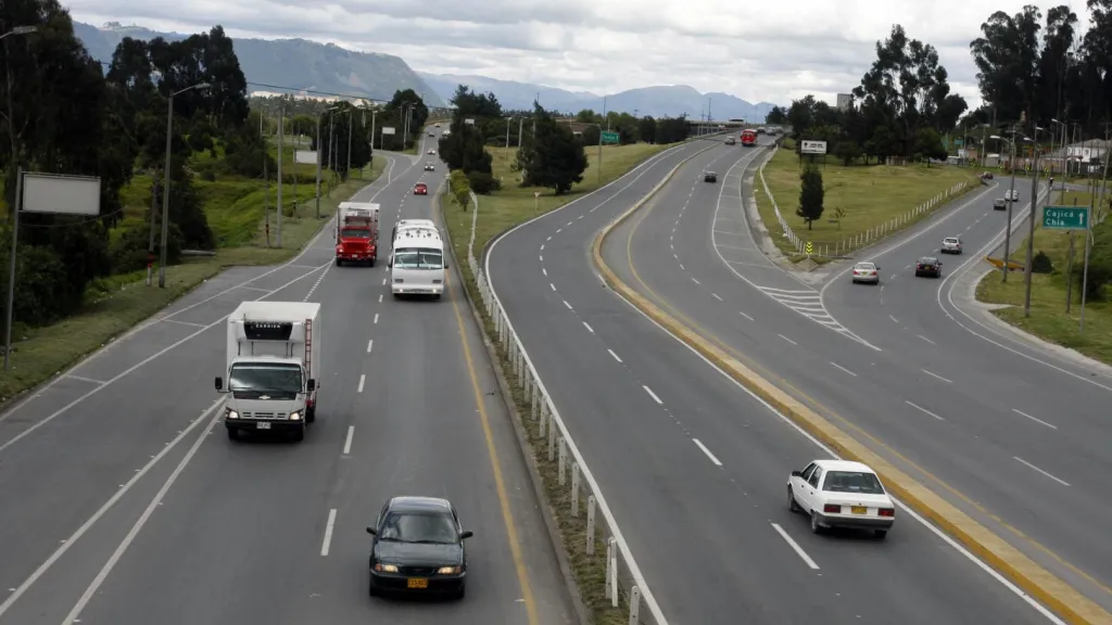 Suspenden obras en la vía Melgar - Bogotá por el puente festivo