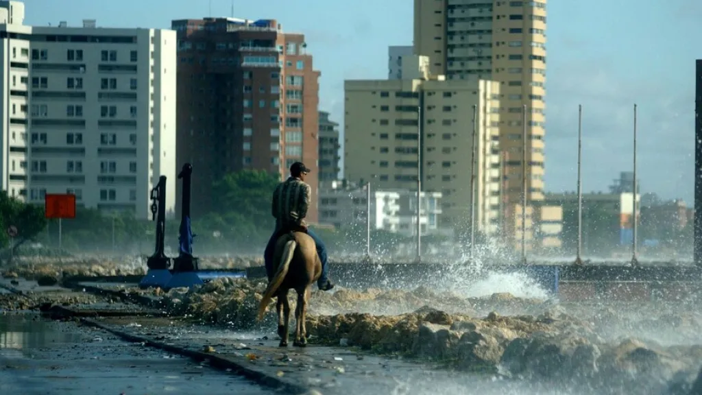 Mar de leva de hasta 3 metros en el Atlántico y otros departamentos