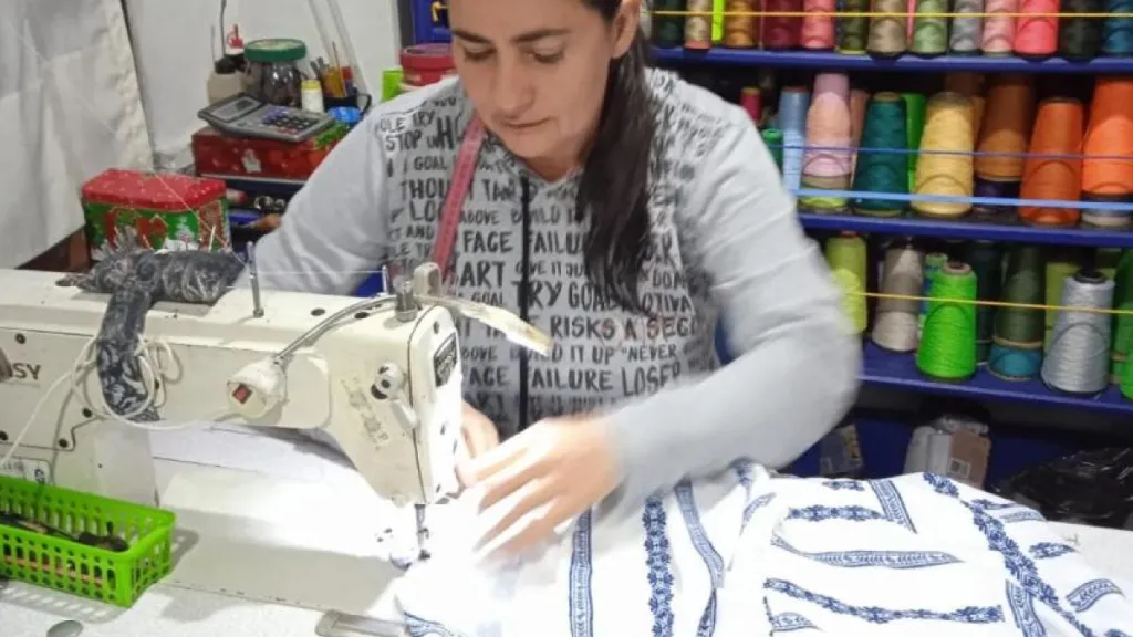 Profesión: costurera y modista, así es la profesión en Colombia