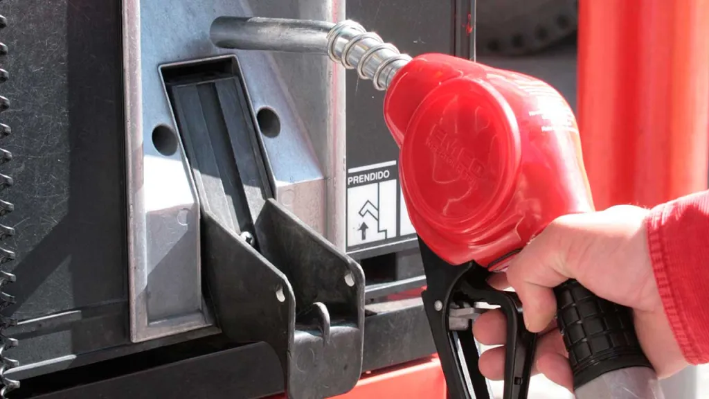 Cuánto baja la gasolina en Colombia 