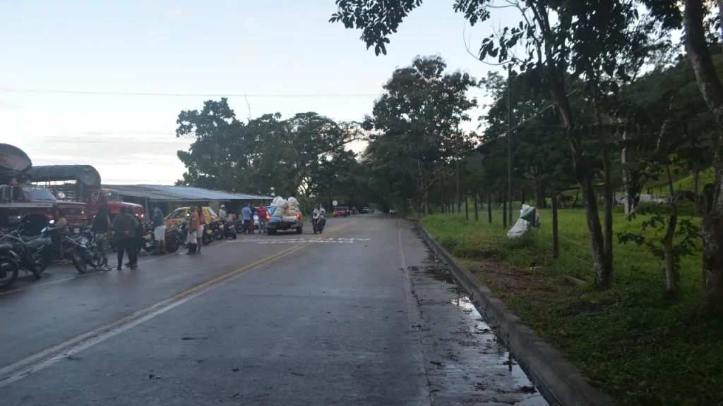 Tras 17 días de bloqueo, habilitan la vía que comunica al norte de Caquetá