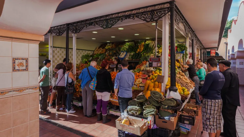 Empresarios ecuatorianos enfrentan millonarias pérdidas por aranceles impuestos por Noboa