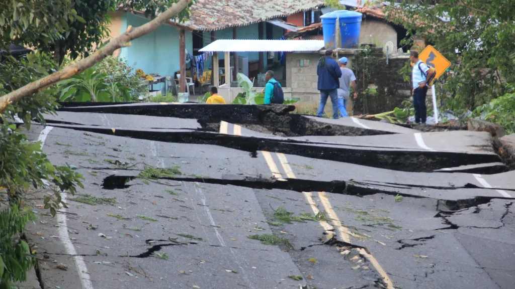 Derrumbe en la vía entre Bucaramanga y Barrancabermeja