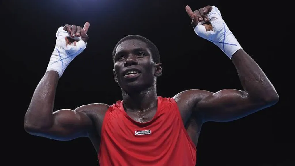 Yuberjen Martínez ganó su primer título en el boxeo profesional