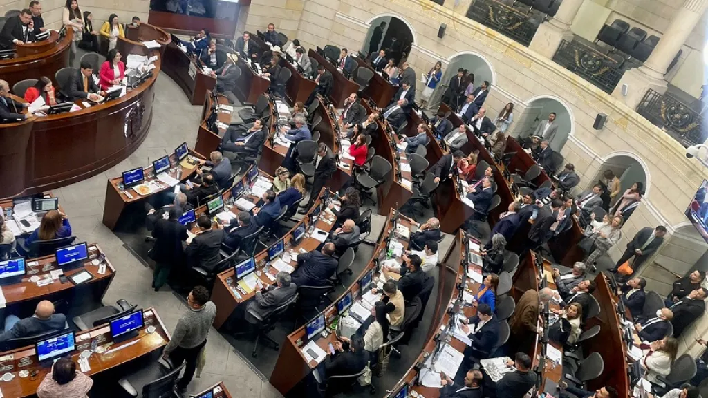 Reforma política fue aprobada por el Congreso en segundo debate 