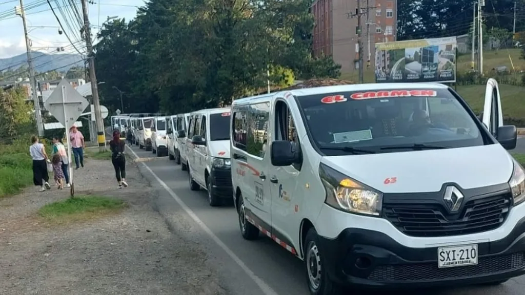 Paro de transportadores en Rionegro: hay colapso en la movilidad