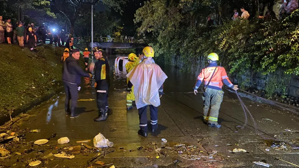 Emergencia en Medellín: fuerte aguacero deja dos muertos y 23 heridos