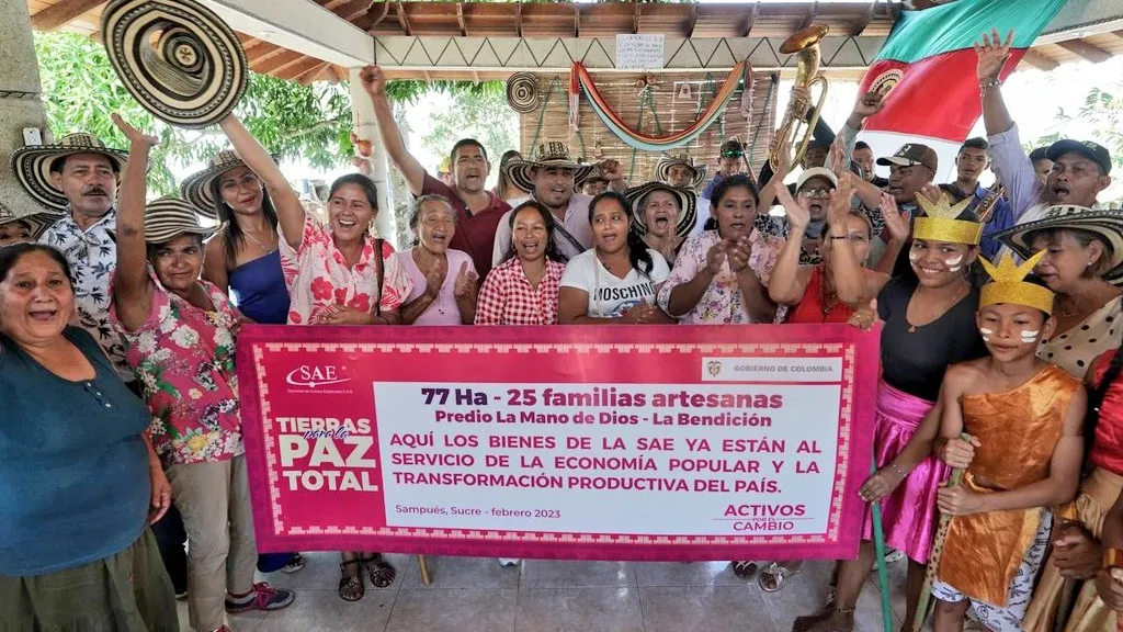 Entrega de tierras para la paz total 2023 en San Benito Abad 