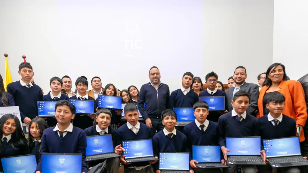 Transformación digital en Nariño: Gobierno conecta escuelas rurales y entrega computadores en zonas apartadas