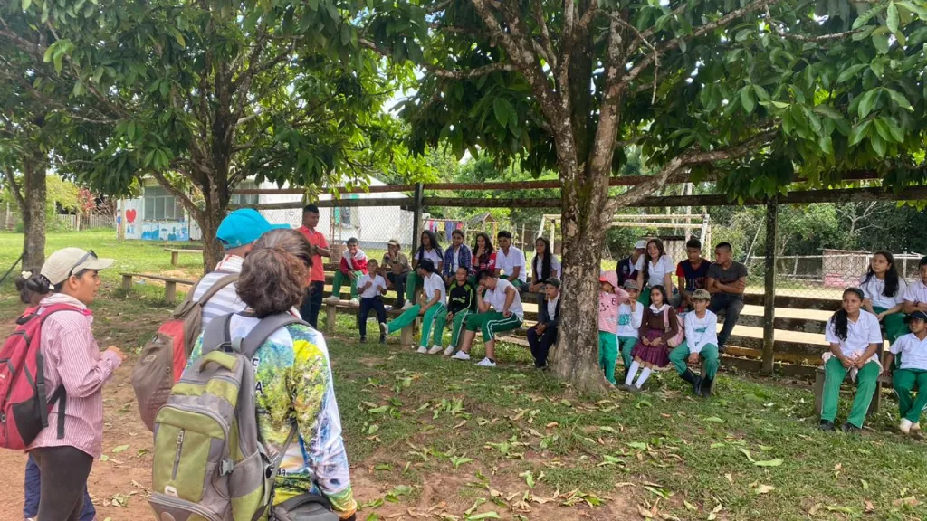 Convocatoria docente en Colombia: educación para la paz