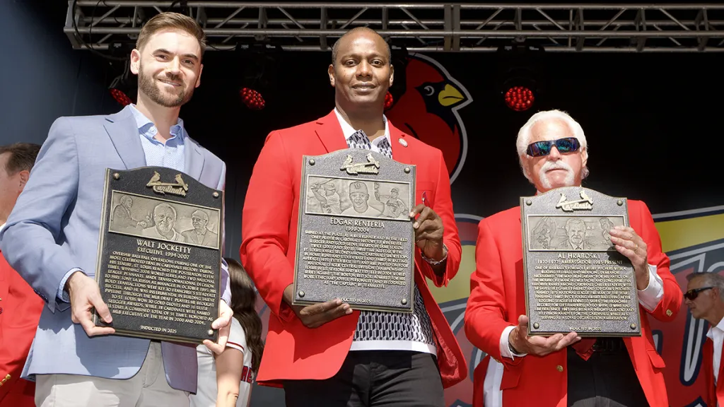 Edgar Rentería fue exaltado al Salón de la Fama de los Cardenales de San Luis