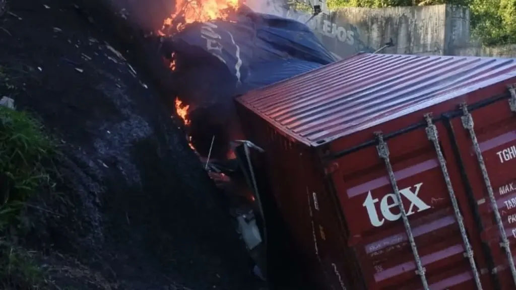 Cerrado el paso entre La Línea y el Eje Cafetero