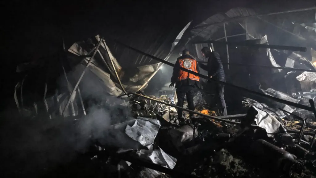 Defensa Civil de Gaza anuncia 20 muertos bombardeo israelí 