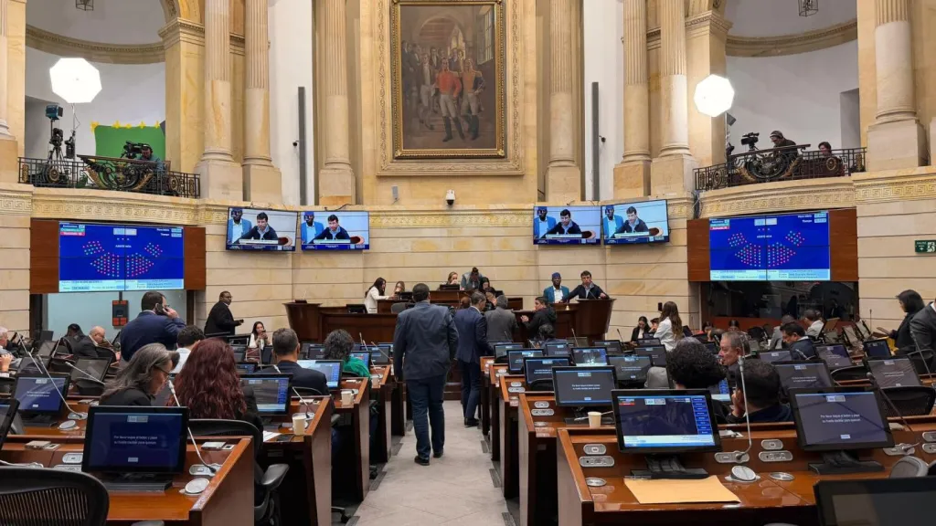 ¡Adiós a la prima especial! Gobierno planea quitar beneficio salarial a congresistas desde 2026