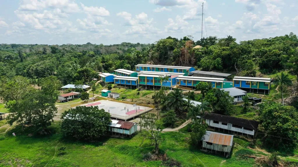 Amazonas: MinEducación entregó colegio que beneficia a resguardos indígenas