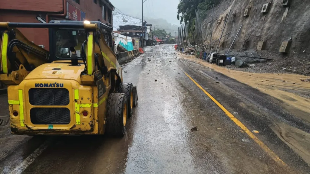 Cierre vía al llano y rutas alternas hoy