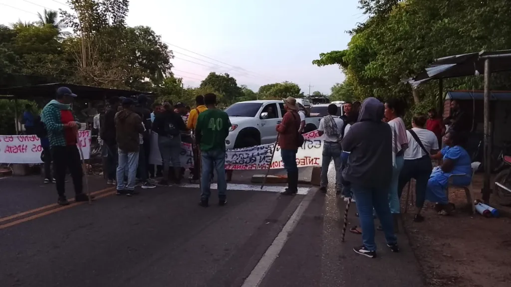 Cesar: bloqueo de campesinos en apoyo al paro