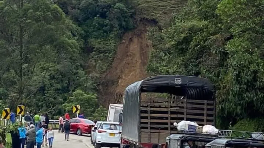 Deslizamiento interrumpió el tráfico entre Manizales y Bogotá