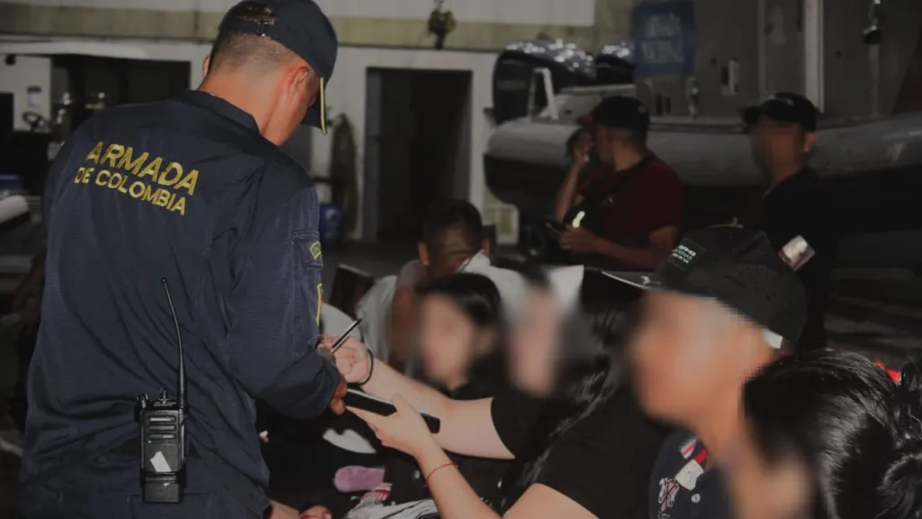Armada de Colombia rescata 21 migrantes irregulares en San Andrés